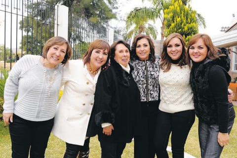 23012015 Camis con su mamÃ¡, Victorina Lozoya, y sus hermanas, Victorina, Laura, Ana Isabel y Paola. Claudia, Esther Alicia, Vero, Paulina, Consue, Gaby y Marcela. Victorina Lozoya acompaÃ±ada de sus nietas: Paola, Ana Laura, Paulina, Mariana, Ãngela y SofÃ­a. Cristina e Hilda.