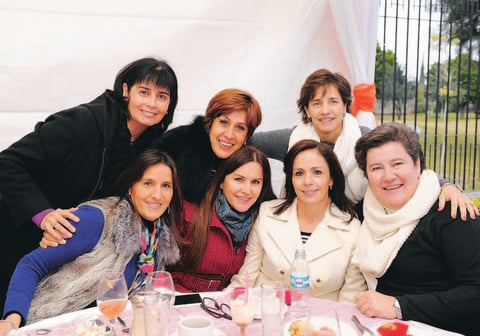 23012015 Camis con su mamÃ¡, Victorina Lozoya, y sus hermanas, Victorina, Laura, Ana Isabel y Paola. Claudia, Esther Alicia, Vero, Paulina, Consue, Gaby y Marcela. Victorina Lozoya acompaÃ±ada de sus nietas: Paola, Ana Laura, Paulina, Mariana, Ãngela y SofÃ­a. Cristina e Hilda.