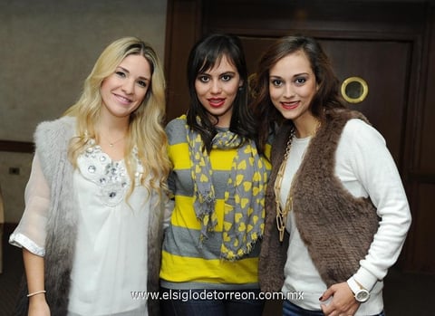 23012015 ESTUDIANTES.  Bárbara, Regina y Andrea.