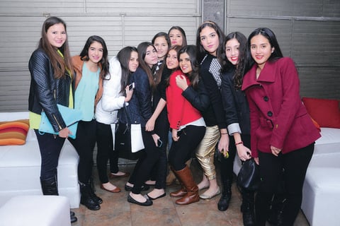 23012015 Con sus amigas. Sorpresa para 
 Ana Cris Pasan divertida velada SofÃ­a, MÃ³nica y Laura. Gina y Ana Cris. Paulina, Mariana y MarÃ­a Elisa.