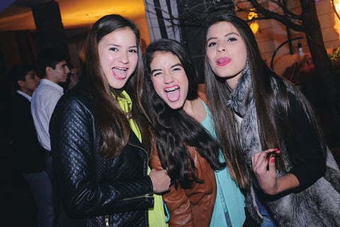 23012015 Con sus amigas. Sorpresa para 
 Ana Cris Pasan divertida velada SofÃ­a, MÃ³nica y Laura. Gina y Ana Cris. Paulina, Mariana y MarÃ­a Elisa.
