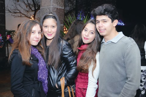 23012015 Katia, Daniela, Ana Cristina, Dora y Marifer. Ivana, Diana, Gaby y Rafa. Luis y Diego.