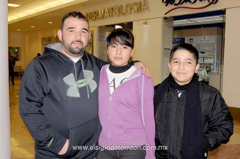 26012015 Salvador, Jennifer y Chavita.