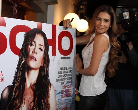Orgullosa, Paty Manterola presumió la portada de la revista.
