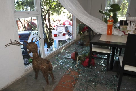 Algunos edificios de los alrededores quedaron dañados por la explosión.