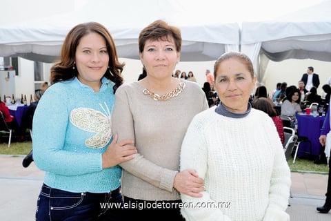 31012015 ENTRE AMIGAS.  Lupita, Ángeles y Eloísa.