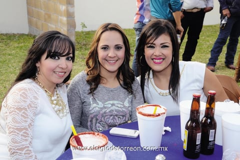 31012015 POSAN PARA LA FOTO.  Irma, Ofelia y Ofelia.