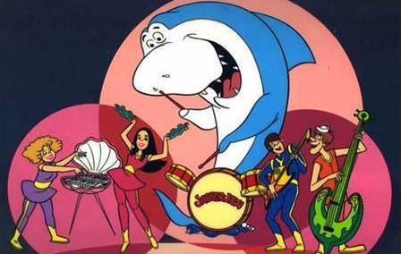 Los tiburones que acompañaron a Katy fueron motivo de burlas.