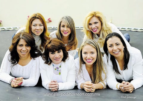 01022015 ENTRE AMIGAS.  Valentina con Adis, Maribel, Asdisde, Martha, Maribel y Karime.