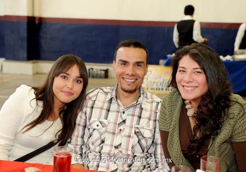 04022015 COMPñAEROS.  Stephanie, Víctor y Tere.
