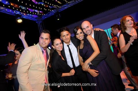 04022015 DIVERTIDA NOCHE.  Mariano, Elena, Fernando, Daniela y Beto.