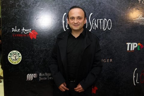 El actor Eduardo España atendió a lo medios a su llegada.