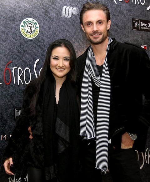 Entre las personalidades que asistieron al estreno se encontraban Hiromi y Alex Brizuela, quienes comparten el escenario en el musical Mentiras.