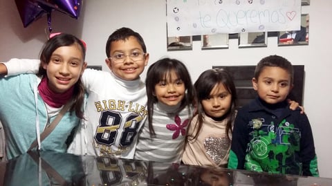 Luciana, Emiliano, Ximena, Camila y Paquito.
