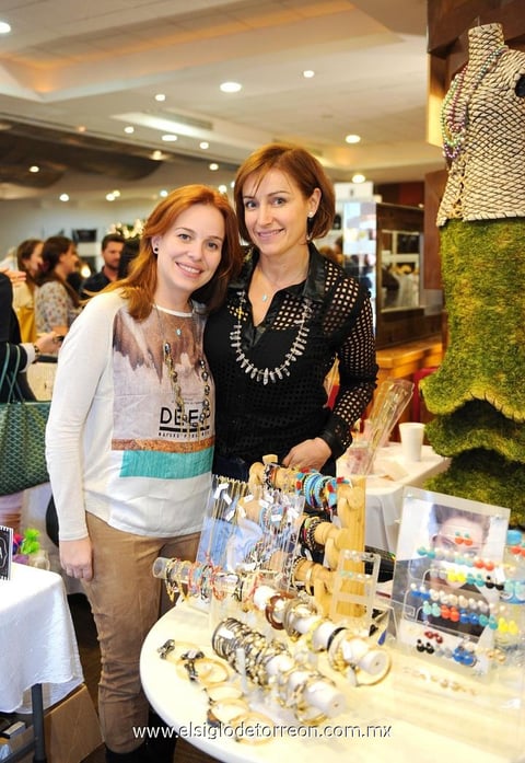 05022015 ASISTEN A BAZAR.  Cristina y Valeria.