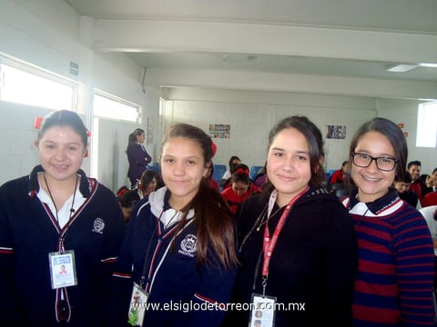 06022015 Alumnas del colegio, quienes estuvieron atentas en todo momento.