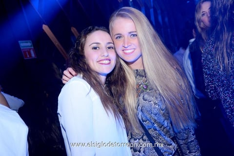 07022015 MUY LINDAS.  Marisa y Estefanía.
