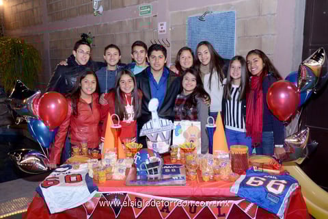 07022015 DIVERTIDA FIESTA.  Raúl Alejandro de la Torre López cumplió recientemente quince años de vida, por lo que lo celebró con una fiesta en la que lo acompañaron sus amigos.
