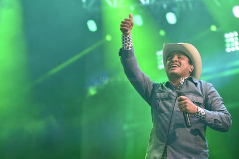 Los fans no dejaron de gritar, cantar cada una de las canciones que interpretaba.
