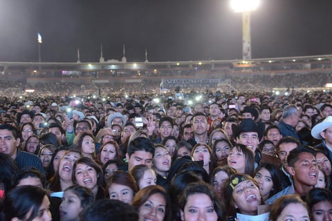 El estadio Revolución de Torreón lució abarrotado al albergar a aproximadamente 22 mil personas.