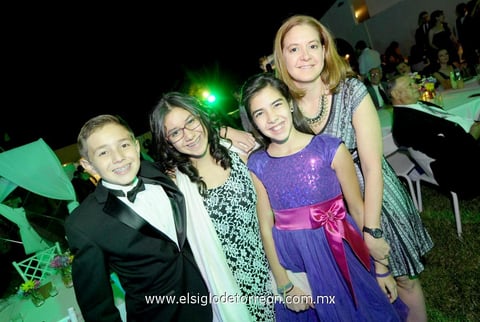 09022015 EN UNA FIESTA.  Bernie, Regina, Paula y Mague.