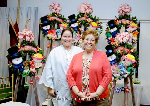 09022015 ASISTEN A BAZAR.  Charo y Chary.