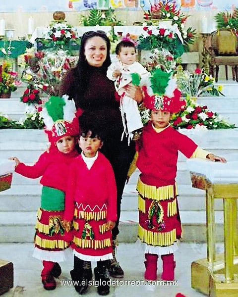 08022015 Verónica Yazmín Alvarado Fernández con sus hijos Iker Jesús y José Manuel Cabello Alvarado, y sus sobrinas, Ingrid y Daniela Chavarría Alvarado.