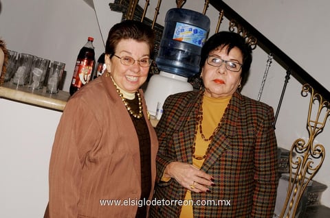 08022015 Silvia Llabrés y Graciela E. Sotoluján de García.