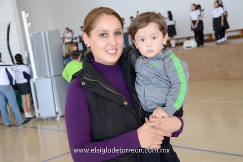 10022015 Adi y su bebé.