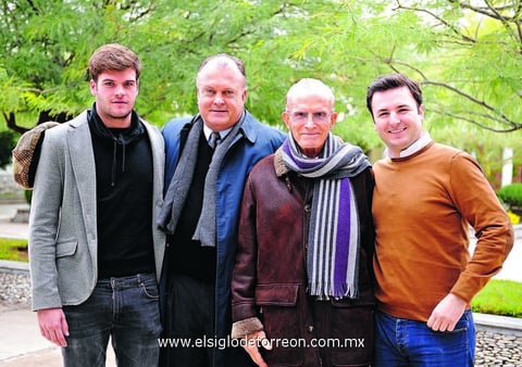 08022015 FESTEJO FAMILIAR.  Ignacio, Federico, Federico y Pablo.