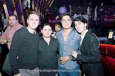 08022015 SE DIVIERTEN.  Arturo, Diego, Jaime y Hugoalexi.