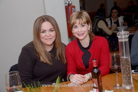 10022015 EN RECIENTE EVENTO.  Betty y Rocío.