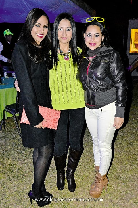 08022015 ENTRE AMIGAS.  Alma, Anahí y Cecy.