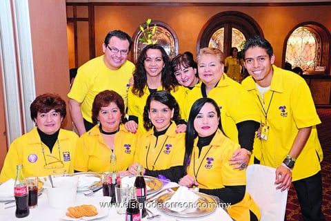 08022015 COMIDA DE VOLUNTARIOS.  Joaquín, Lourdes, Claudia, Élida, Fernando, Gloria, Rocío, Soraya y Yazmín.
