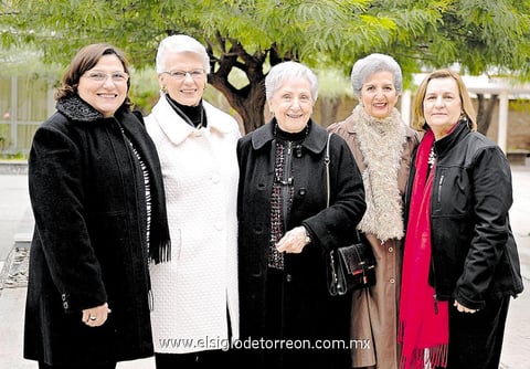 08022015 MUY CONTENTAS. Malena, Juanis, Elena, Martha y Manina.