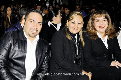 11022015 EN CONFERENCIA.  Alejandro, Paty y Lucy.