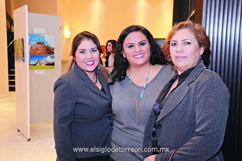 12022015 ASISTEN A EXPO.  Aída, Vanessa y Leticia.