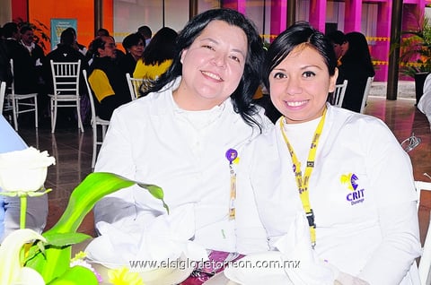 12022015 CONTENTAS.  Azucena y Victoria.