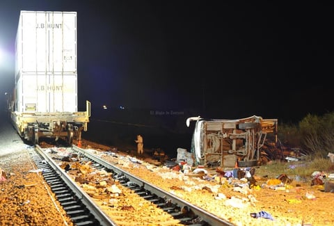 El camión de pasajeros prácticamente fue partido a la mitad por el ferrocarril, perteneciente a la empresa Kansas City, dejando obstruida la carretera Nuevo Laredo-Anáhuac por espacio de dos horas.