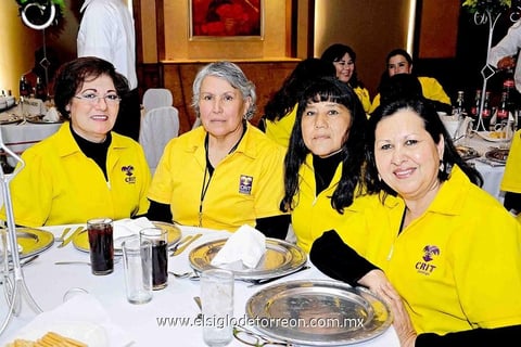 13022015 COMPAñERAS.  Érika, Adelaida y Josefina.