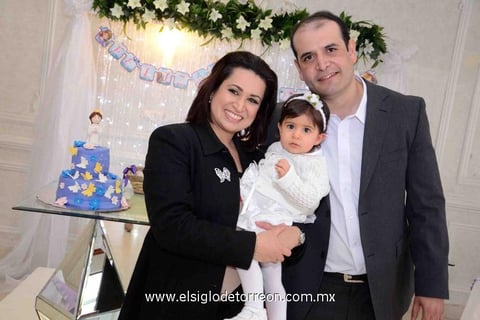 18022015 GRATA CELEBRACIóN.  Ana Sofía con sus papás, Elizabeth Ramírez Cooremans y Felipe Tavares García.
