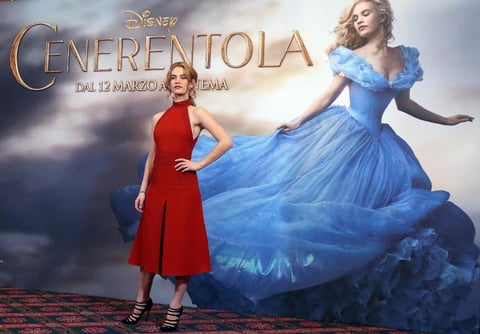 La actriz Lily James es quien da vida a la famosa princesa de Disney en esta nueva versión.