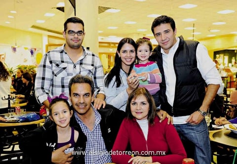 16022015 EN FAMILIA.  Mario, Anime, Arantza, Juan Carlos, Ximena, Rafael y Malena.
