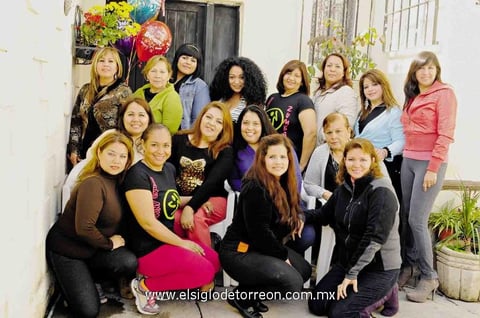 16022015 FELICIDADES.  Norma Hinojosa Durán cumplió años por lo que fue festejada por sus amigas.