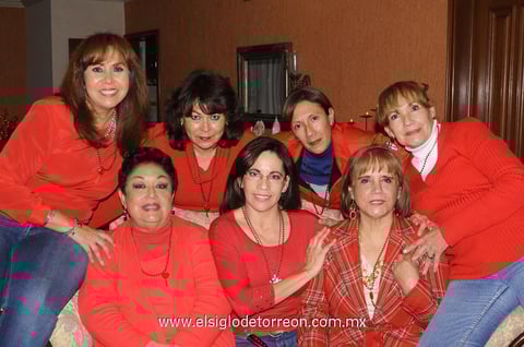 16022015 FESTEJO DEL 14 DE FEBRERO.  Las primas Alicia, Mayela, Dora, Gemi, Elvira, Conchita y Lupita tuvieron un agradable festejo.