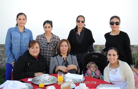 19022015 EN UN DESAYUNO.  Sory, Laura, Valeria, Arleth, Alejandra, Selene, Tania y Laura.