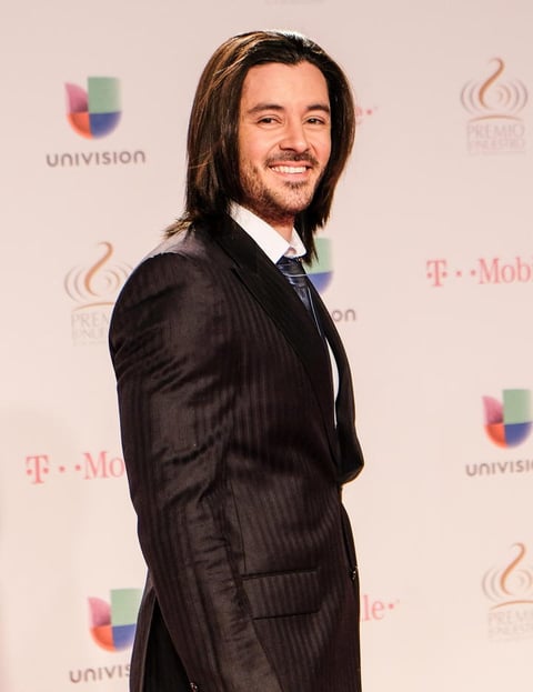 El actor, bailarín, cantante y artista plástico George Akram fue otro de los asistentes a la ceremonia de premiación.