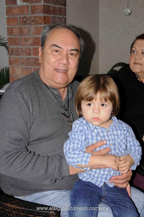 20022015 Fer con su nieto Cris.
