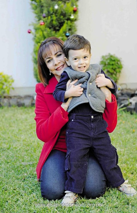 20022015 GRATOS MOMENTOS.  Laura con su nieto Jan.