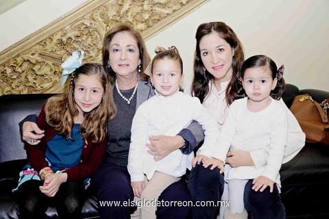 20022015 EN GALA DE GIMNASIA.  Dany, Vicky, Eugenia, Vicky e Ivana.